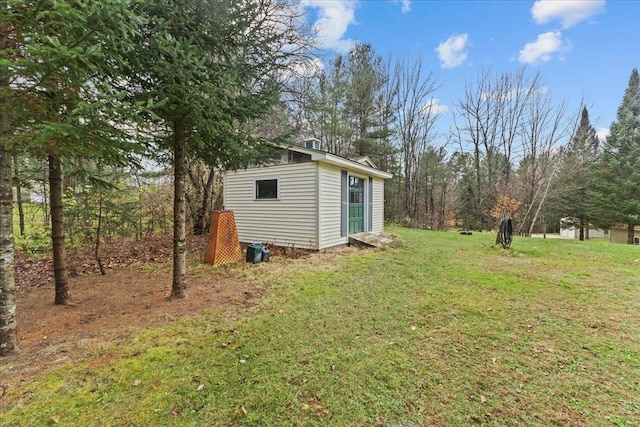 view of yard with an outdoor structure