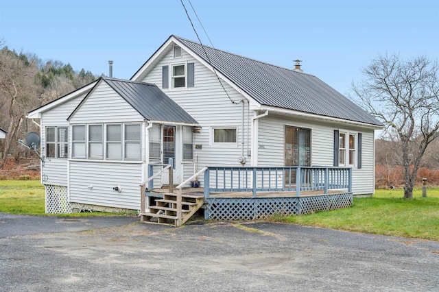 view of front facade featuring a deck