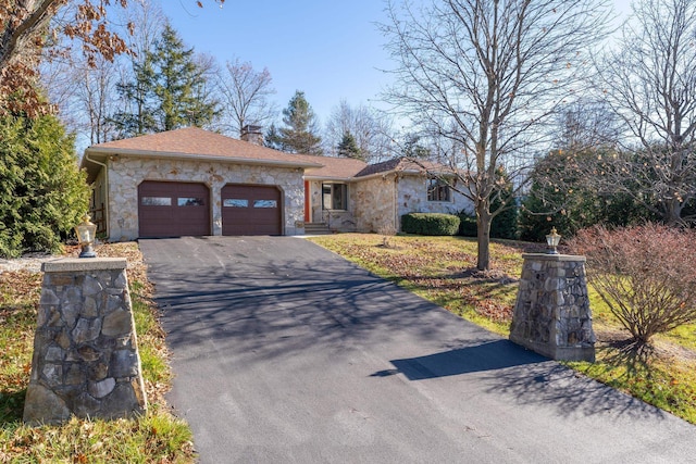 view of front facade featuring a garage