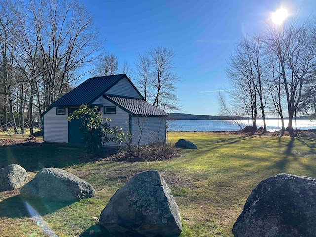 view of yard with a water view and an outdoor structure