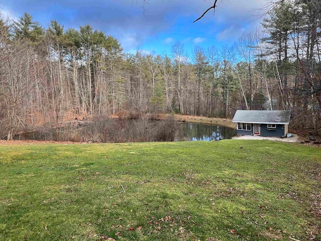 view of yard featuring a water view