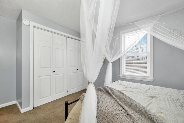 bedroom featuring carpet, a closet, and lofted ceiling