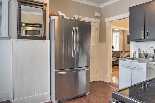 kitchen featuring sink, dark hardwood / wood-style flooring, crown molding, and appliances with stainless steel finishes