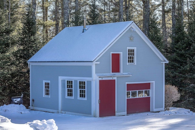 view of front of home with an outbuilding