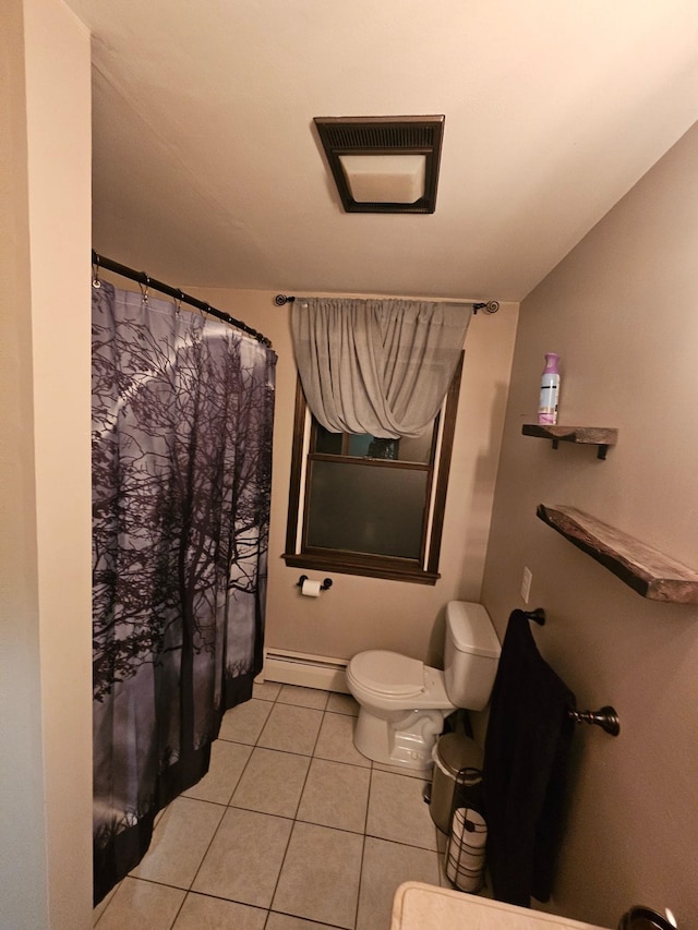 full bath featuring tile patterned floors, visible vents, a shower with curtain, toilet, and baseboard heating