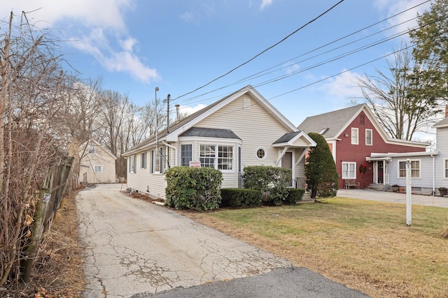 view of front of property with a front yard