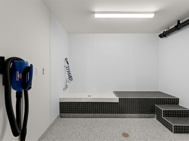 125 Cambrian Way Unit 609, Burlington, VT 05401 - bathroom with speckled floor