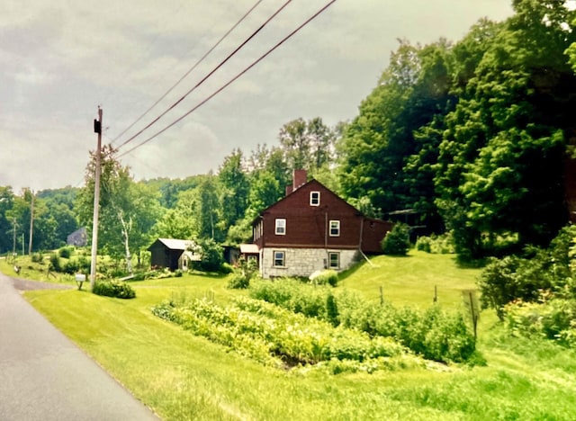 view of side of property featuring a yard