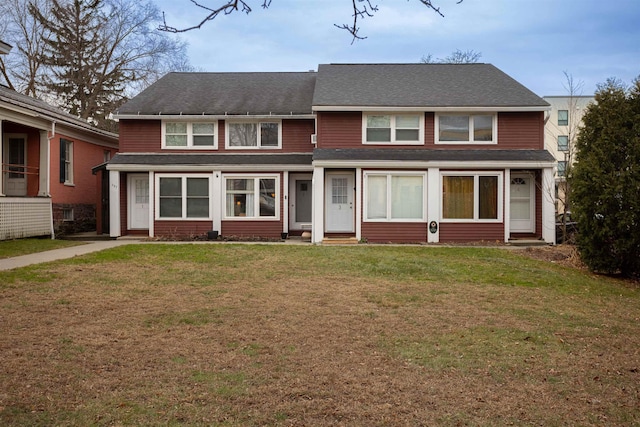 view of front of property featuring a front lawn