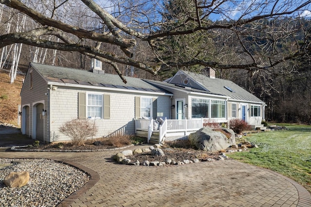 view of front facade featuring covered porch and a garage