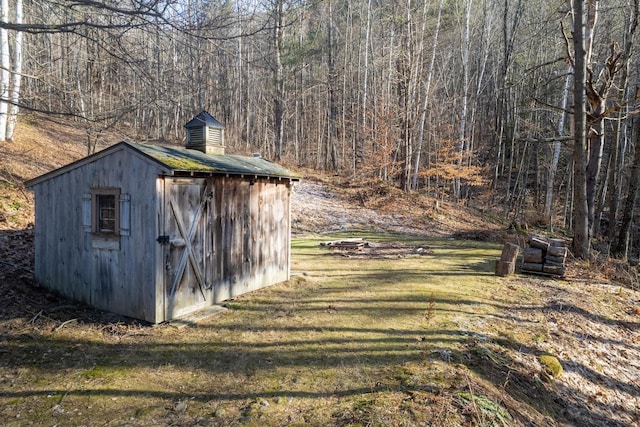 view of outbuilding with a lawn