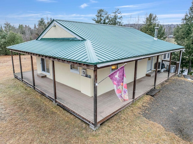 view of side of property featuring a patio