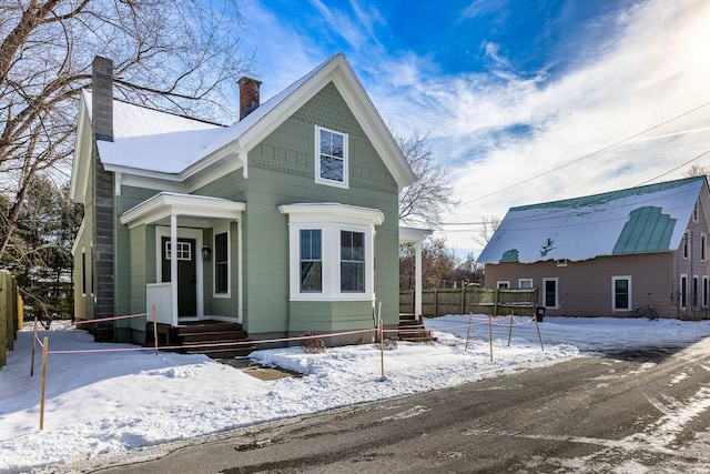 view of front of property