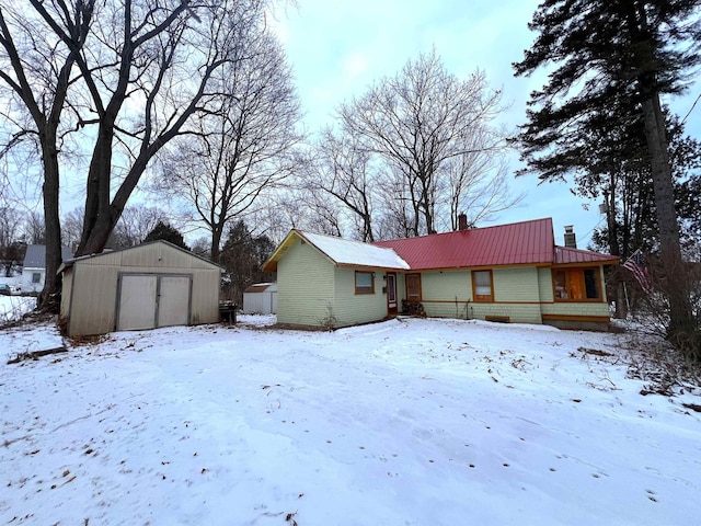 view of front facade featuring a shed