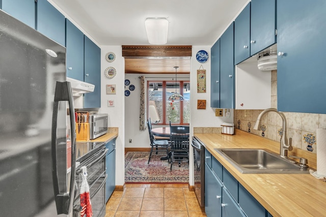 kitchen featuring backsplash, blue cabinets, sink, black appliances, and light tile patterned flooring