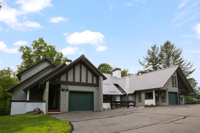 view of front facade featuring a garage