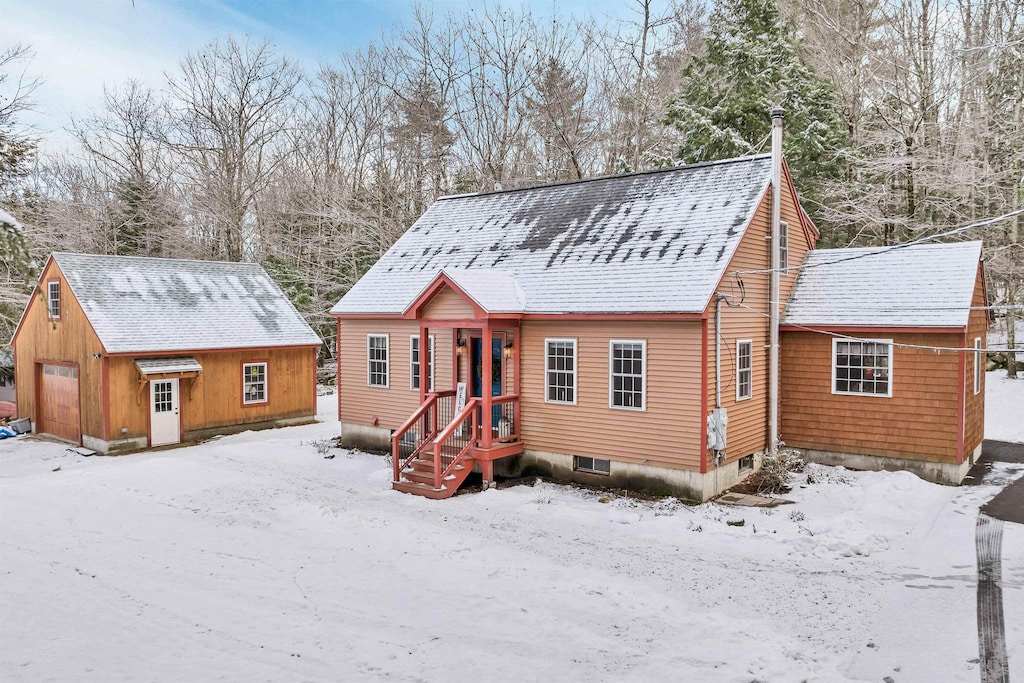 view of front of home featuring an outbuilding and a garage