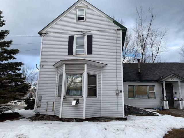 view of front property