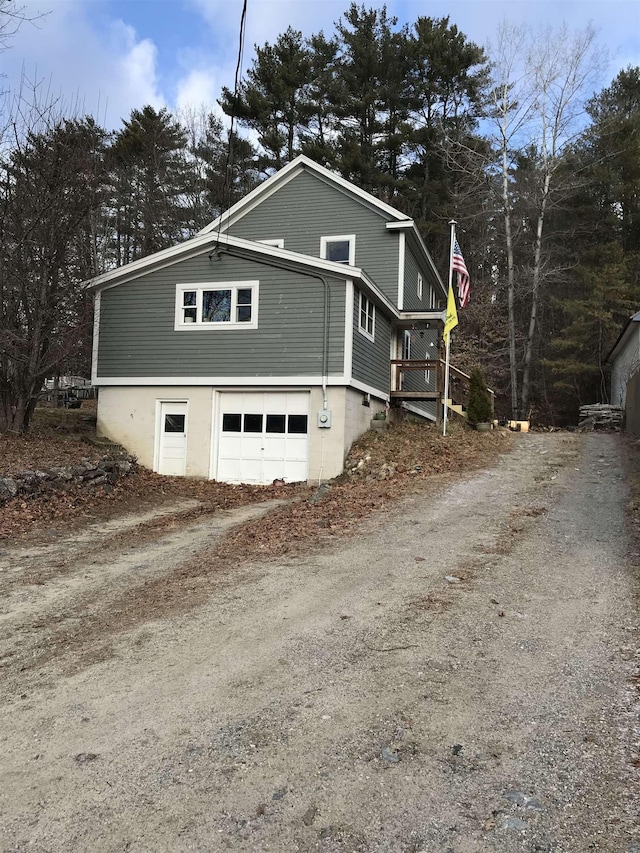 view of front facade featuring a garage