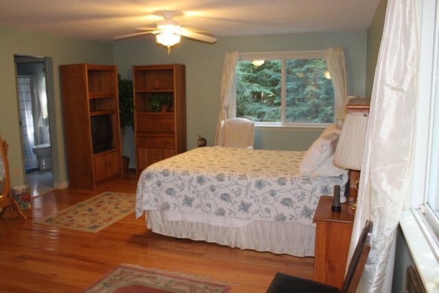 bedroom with light hardwood / wood-style flooring and ceiling fan