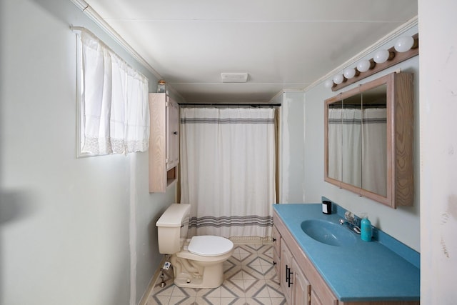 bathroom with curtained shower, vanity, and toilet