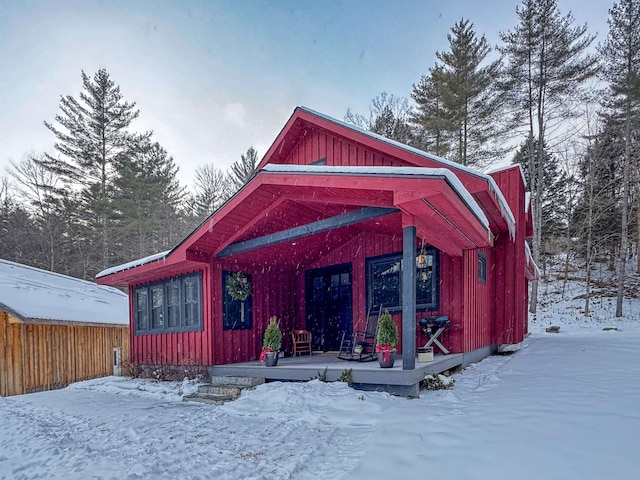 view of front of house featuring covered porch