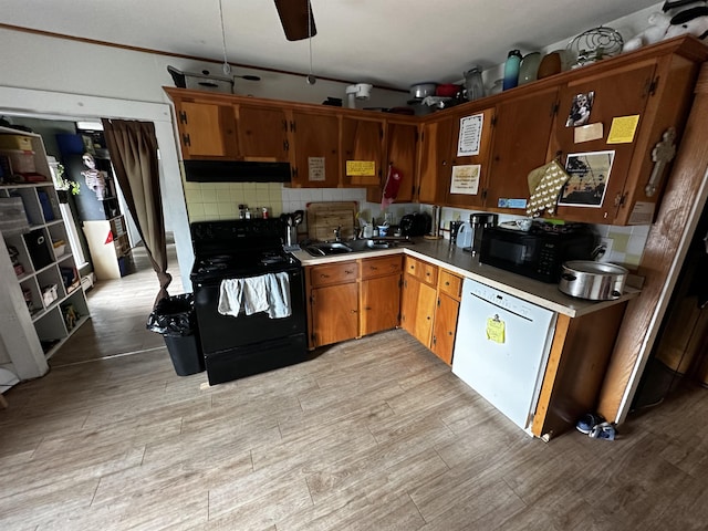 kitchen featuring backsplash, black appliances, sink, light hardwood / wood-style flooring, and ceiling fan