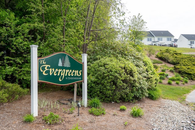 view of community / neighborhood sign