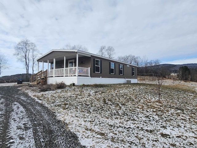 view of front of property featuring covered porch