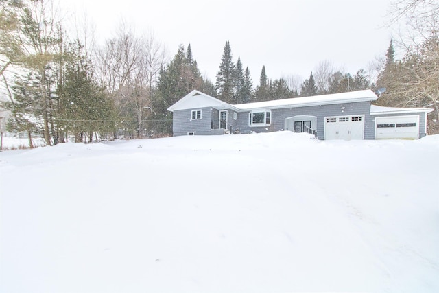 view of front facade with a garage