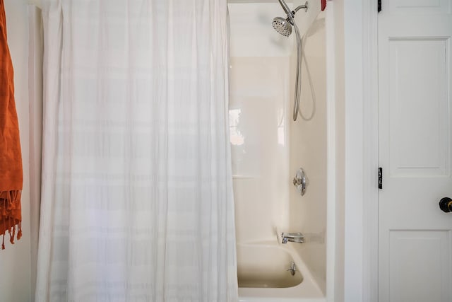 bathroom with shower / tub combo