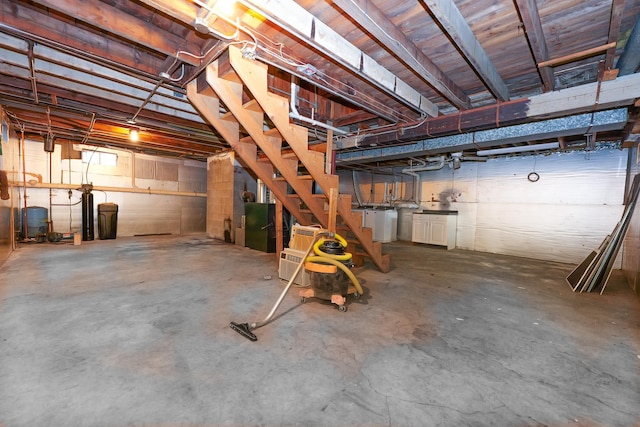 basement featuring washer / dryer