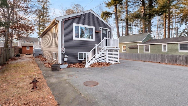 view of front facade featuring a storage shed