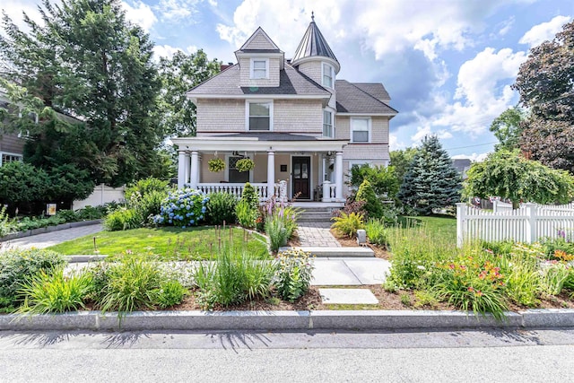 view of front of property with covered porch