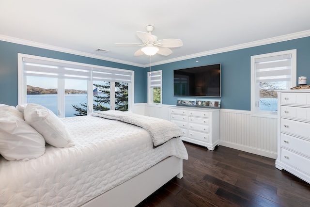 bedroom featuring ceiling fan, dark hardwood / wood-style floors, and crown molding