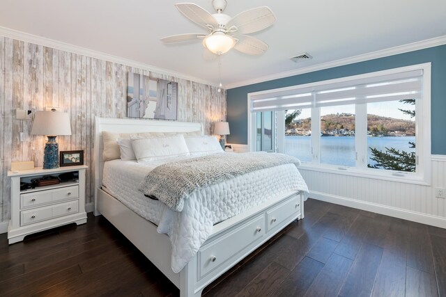 bedroom featuring ceiling fan, dark hardwood / wood-style floors, and crown molding