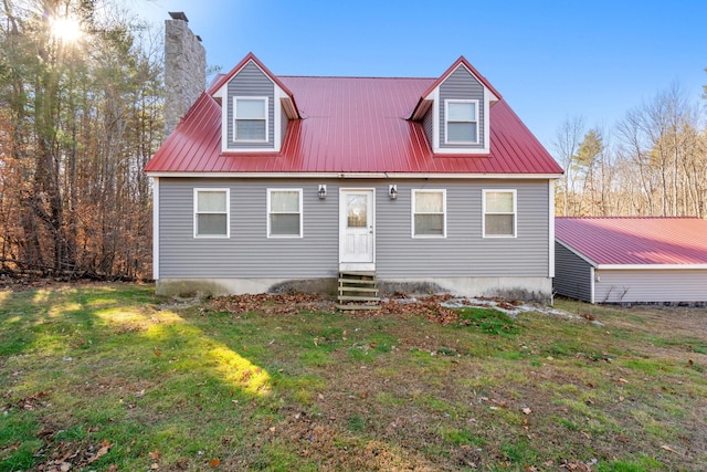 cape cod home featuring a front yard