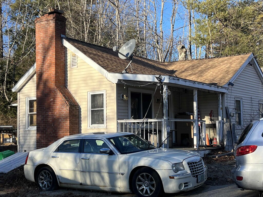 view of front facade featuring a porch