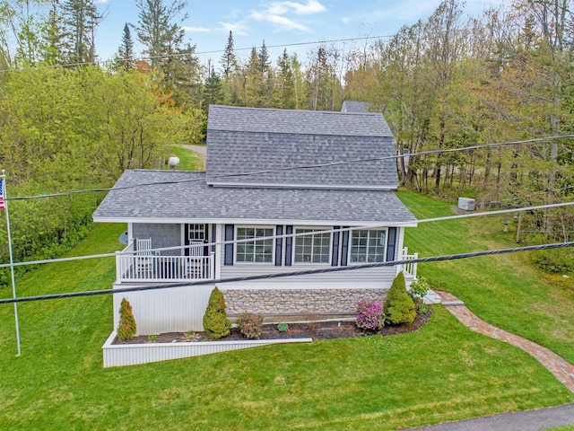 view of front of house featuring a front yard