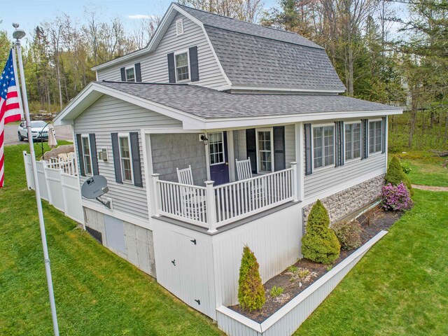 view of front of home featuring a porch and a front yard