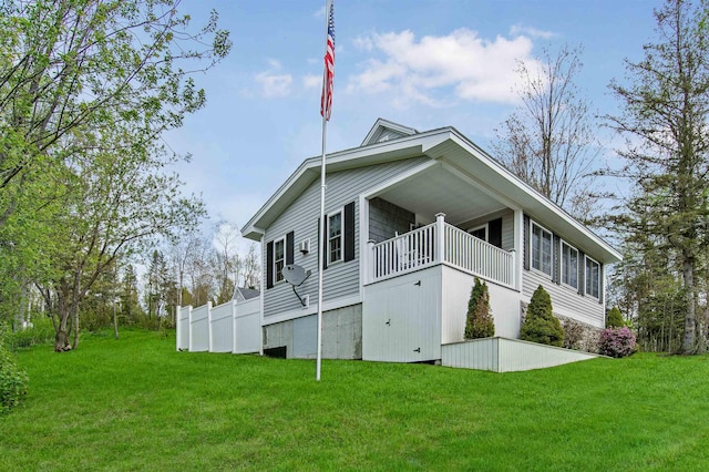 view of side of property featuring a lawn