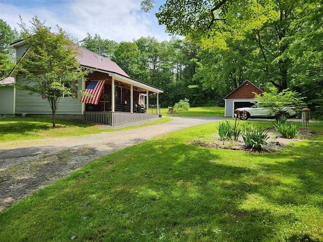 view of yard featuring an outdoor structure and a garage