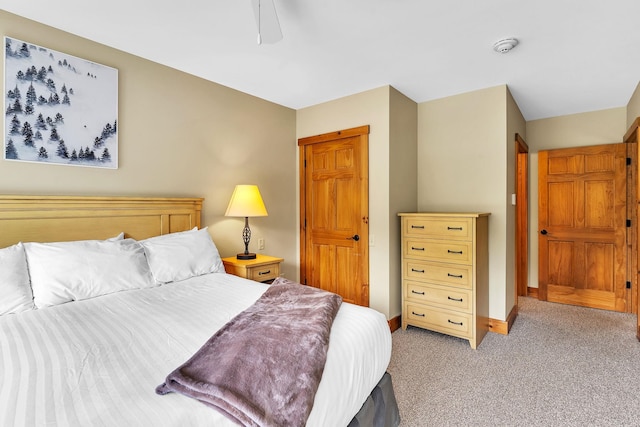 carpeted bedroom featuring ceiling fan