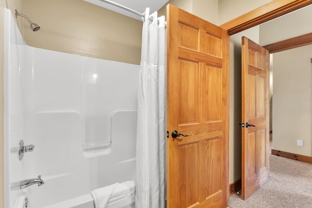 bathroom featuring shower / tub combo with curtain