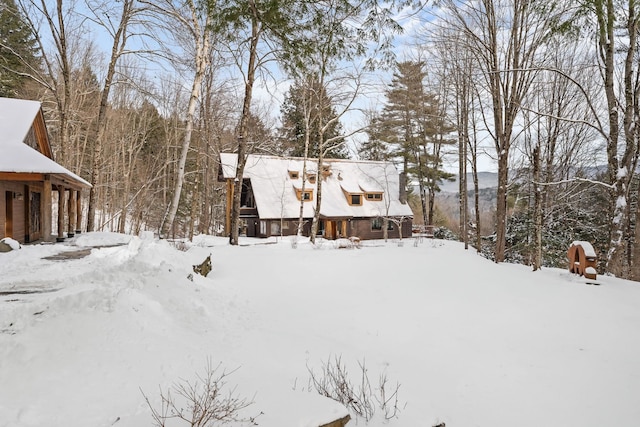 view of yard layered in snow