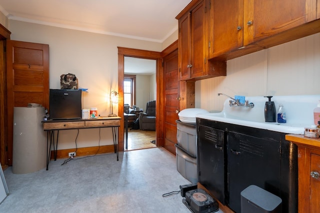 kitchen featuring ornamental molding