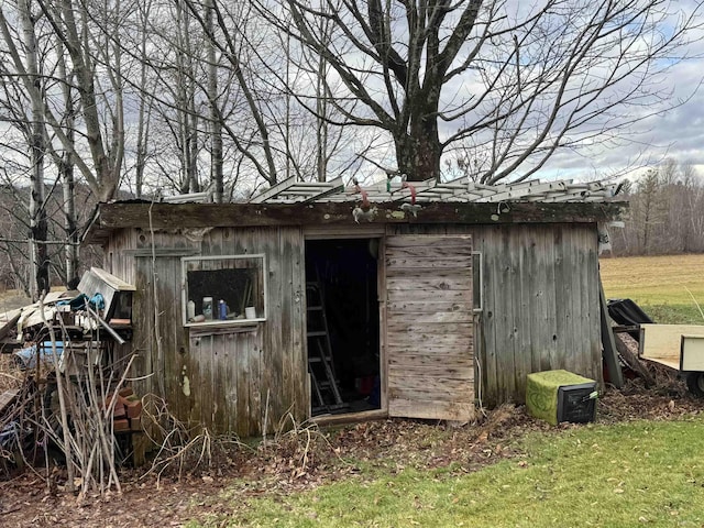 view of outdoor structure with a yard