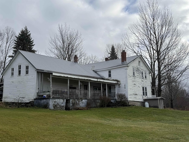 view of front of house featuring a front yard and a porch