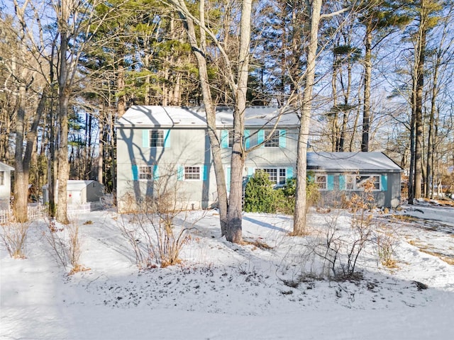 view of front of property featuring a shed