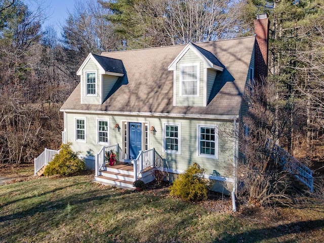 cape cod-style house featuring a front yard